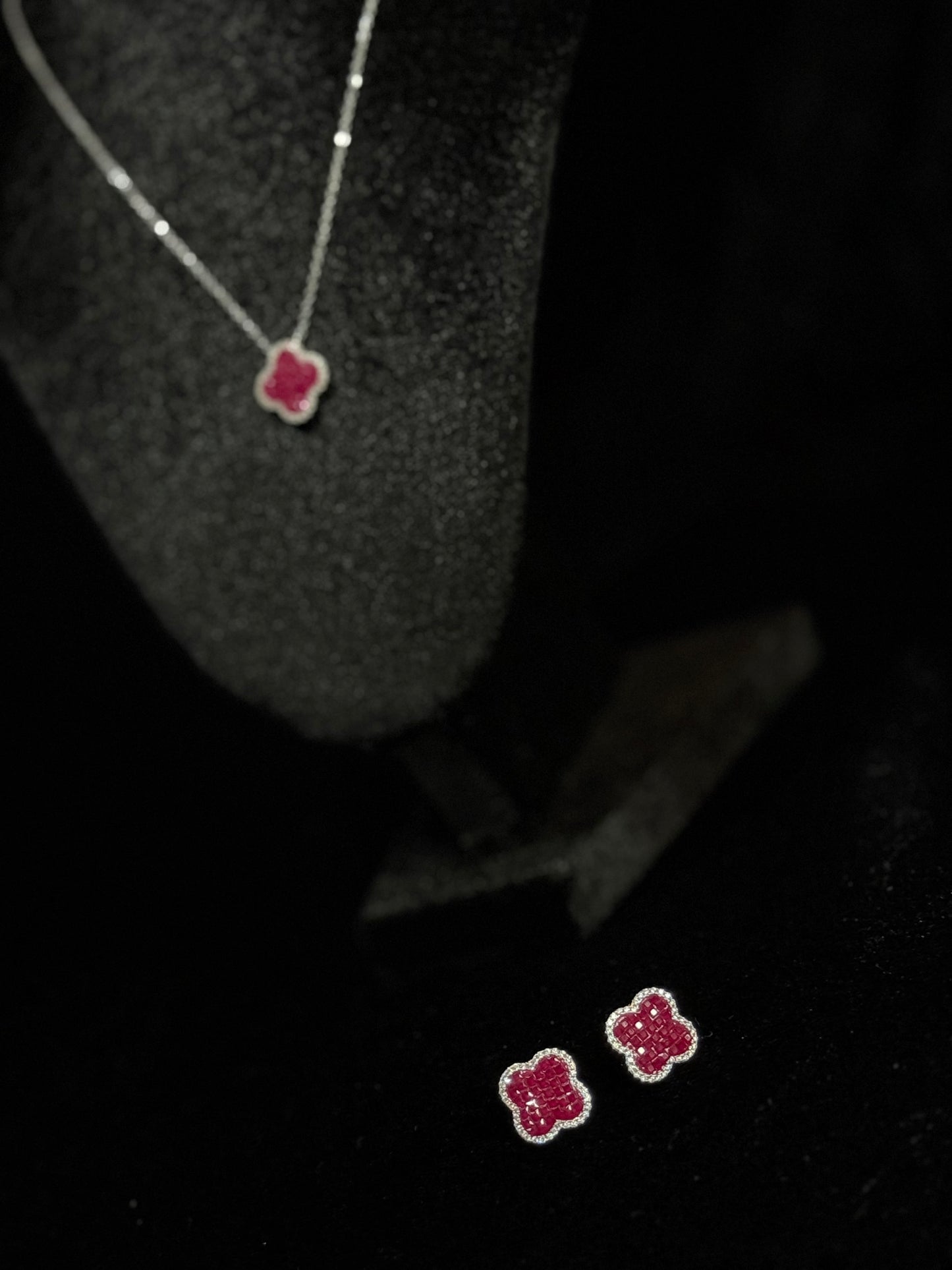 Conjunto T/Van Cleef Rubí